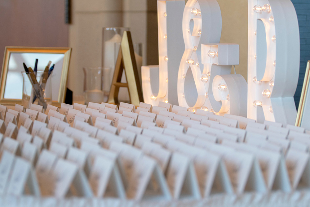 Carteles para asignar la mesa de invitados